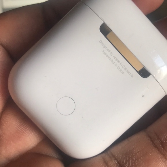 AirPods - Picture 2 of 3